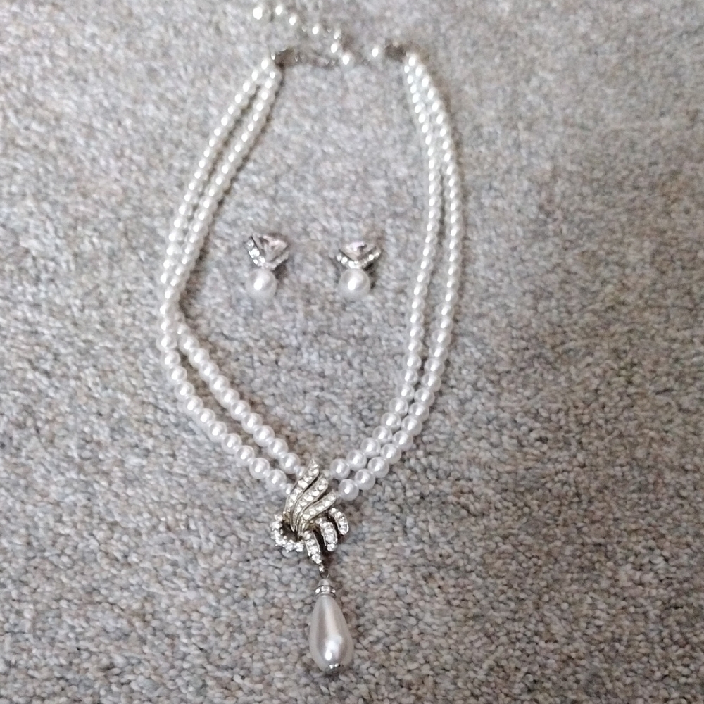 Elegant White Pearl Necklace and Earring Set